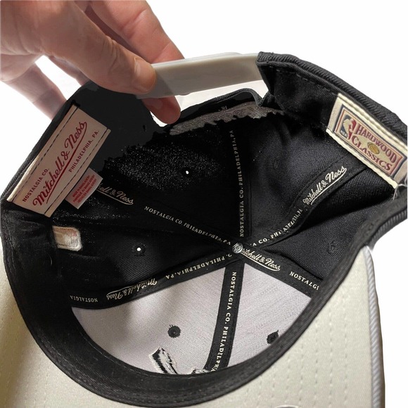 San Antonio Spurs Mitchell & Ness NBA Team Logo SnapBack‎ Hat - Picture 4 of 4